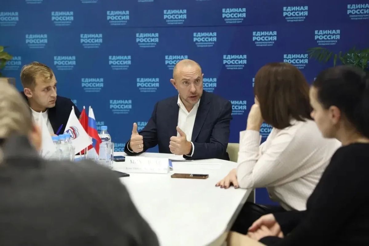 Константин Михальков: Вместе с депутатом Московской областной Думы Александром Зарубиным провёл приём жителей в местном отделении Единой России