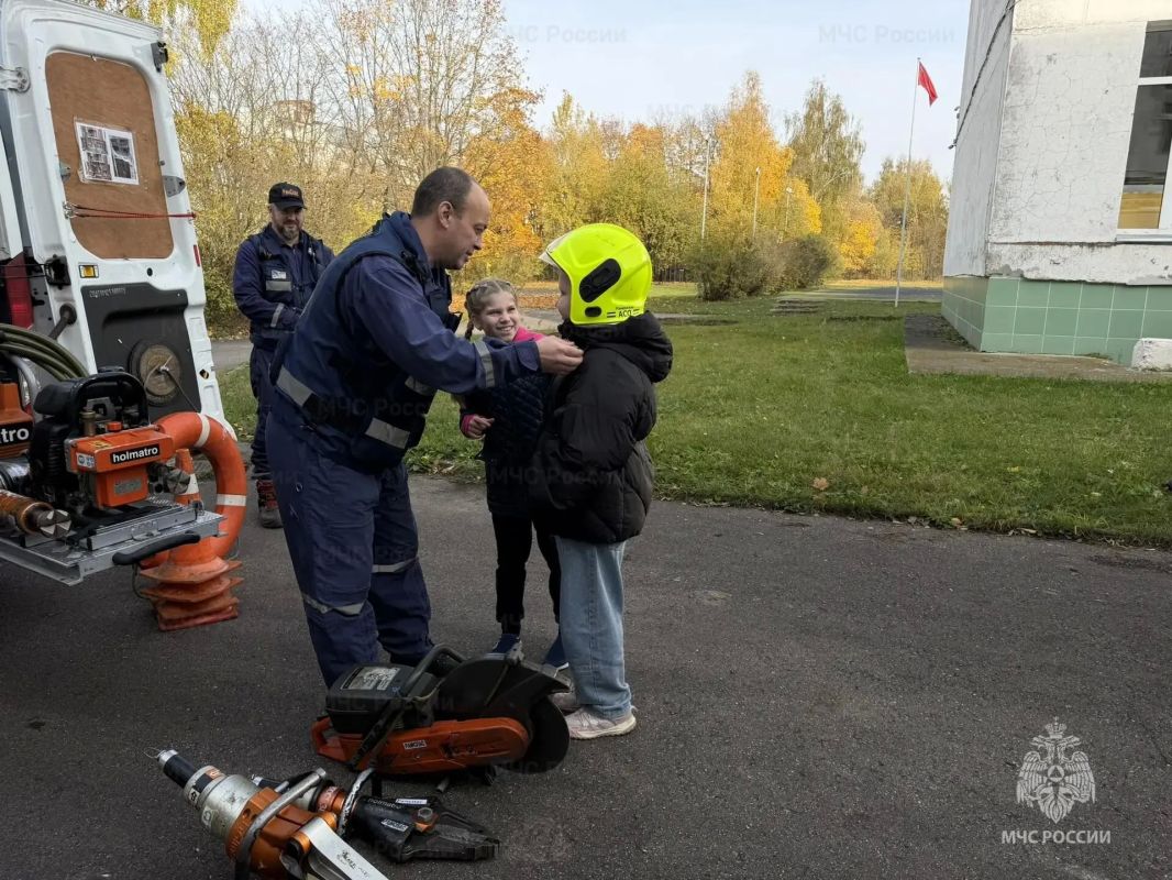 В поселке Дубовая Роща для школьников провели урок пожарной безопасности В поселке Дубовая Роща для школьников провели урок пожарной безопасности