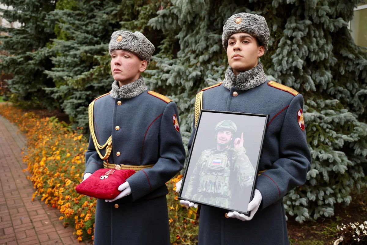 Мемориальную доску участнику СВО Артёму Тикунову открыли в Балашихе Мемориальную доску участнику СВО Артёму Тикунову открыли в Балашихе