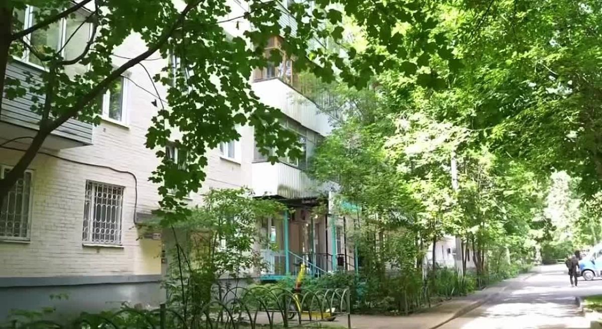 В Пушкинском завершаются работы по обновлению подъездов многоквартирных домов