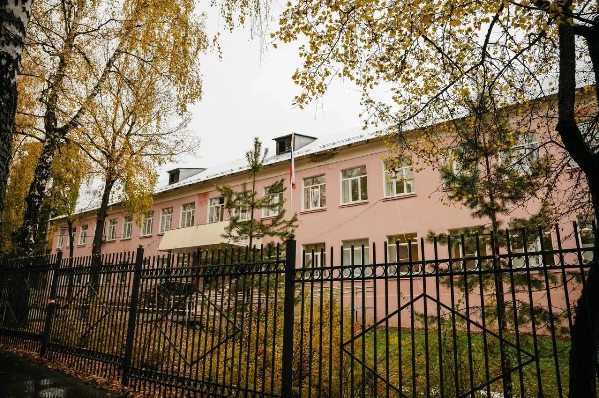Максим Красноцветов: Сегодня проверил ход работ по замене кровли в Образовательном комплексе № 2 в Правдинском, на улице Проектной Максим Красноцветов: Сегодня проверил ход работ по замене кровли в Образовательном комплексе № 2 в Правдинском, на улице Проектной