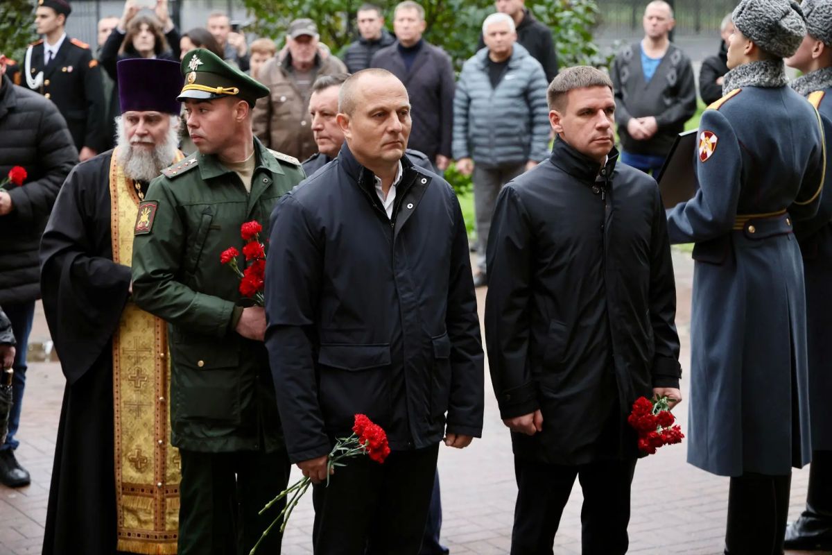 Мемориальную доску участнику СВО Артёму Тикунову открыли в Балашихе Мемориальную доску участнику СВО Артёму Тикунову открыли в Балашихе