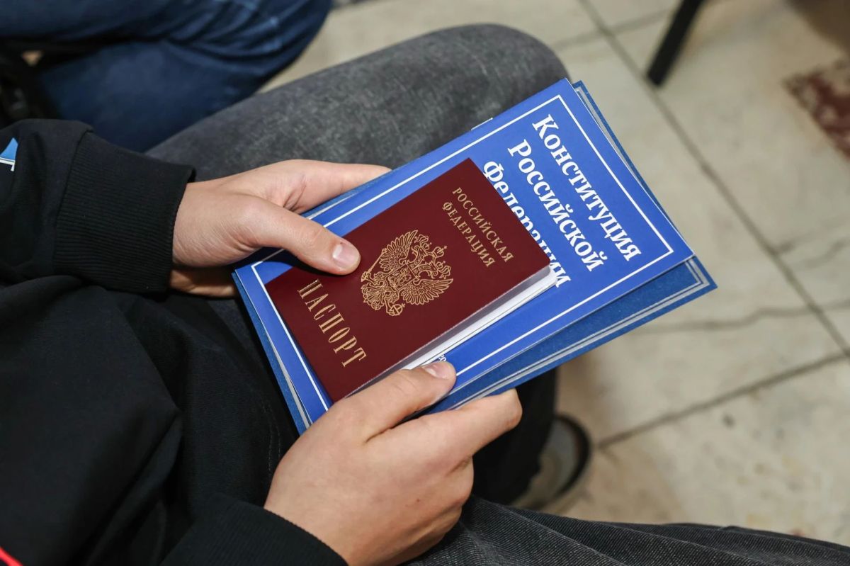 В ДК им. Воровского состоялась торжественная церемония вручения паспорта гражданина Российской Федерации В ДК им. Воровского состоялась торжественная церемония вручения паспорта гражданина Российской Федерации