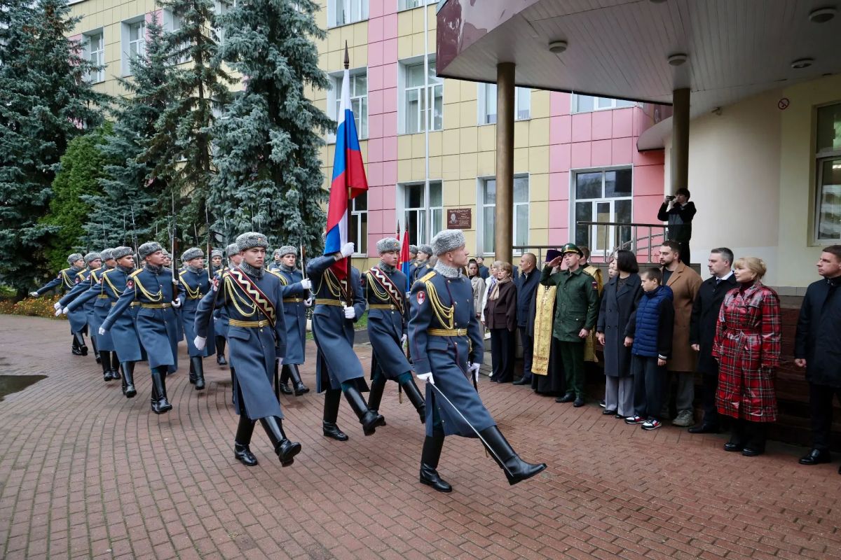 Мемориальную доску участнику СВО Артёму Тикунову открыли в Балашихе Мемориальную доску участнику СВО Артёму Тикунову открыли в Балашихе