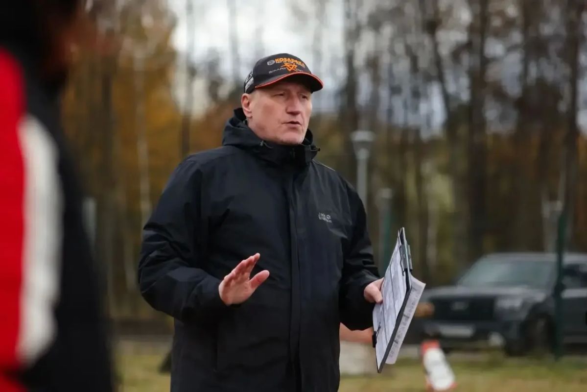 Экзамен на результат. На базе корпуса 6 Губернского колледжа прошли квалификационные испытания по кинологическим нормативам: общему курсу дрессировки, BH, IBGH, UPR Экзамен на результат. На базе корпуса 6 Губернского колледжа прошли квалификационные испытания по кинологическим нормативам: общему курсу дрессировки, BH, IBGH, UPR