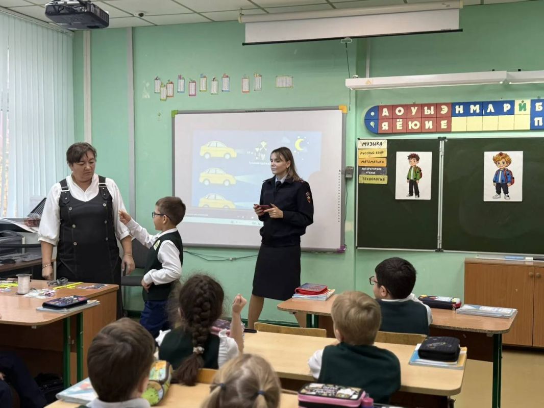 Госавтоинспекция Долгопрудного: «Безопасная осень» в школе №14 Госавтоинспекция Долгопрудного: «Безопасная осень» в школе №14