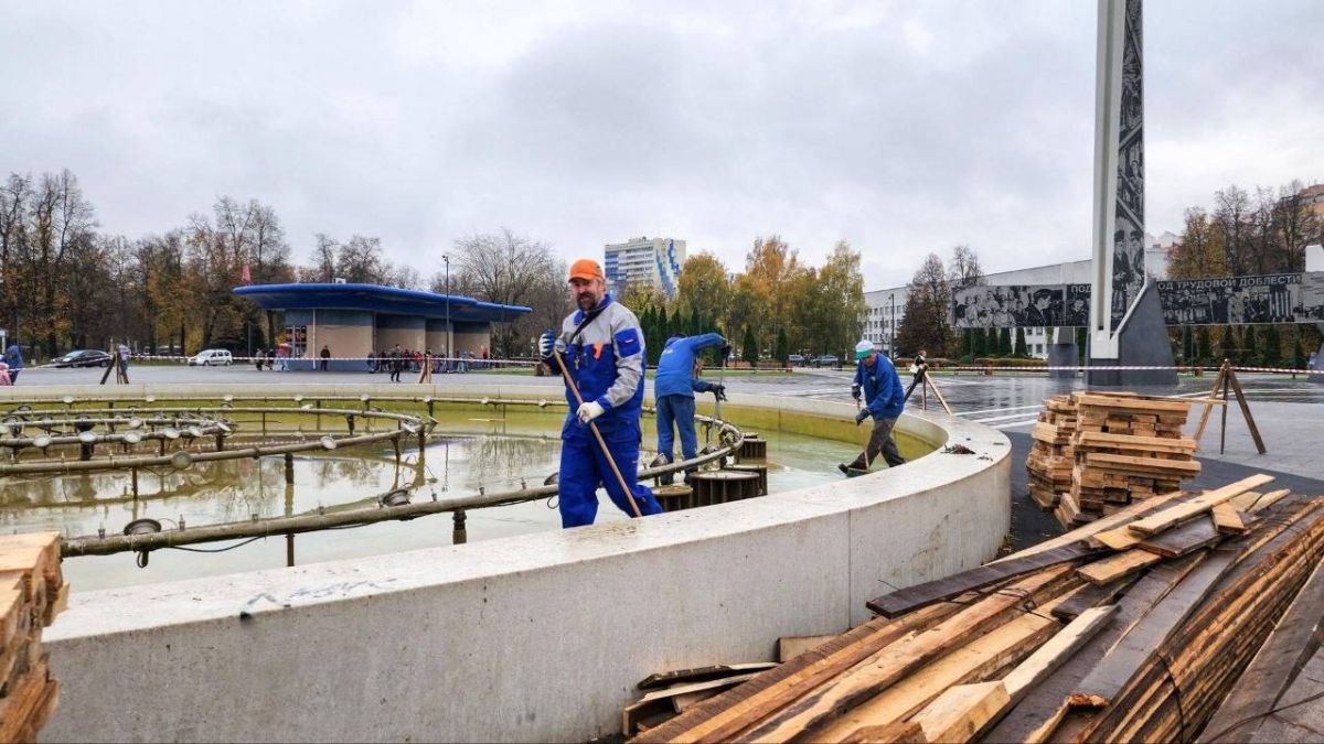 В округе завершают подготовку фонтанов к зиме В округе завершают подготовку фонтанов к зиме