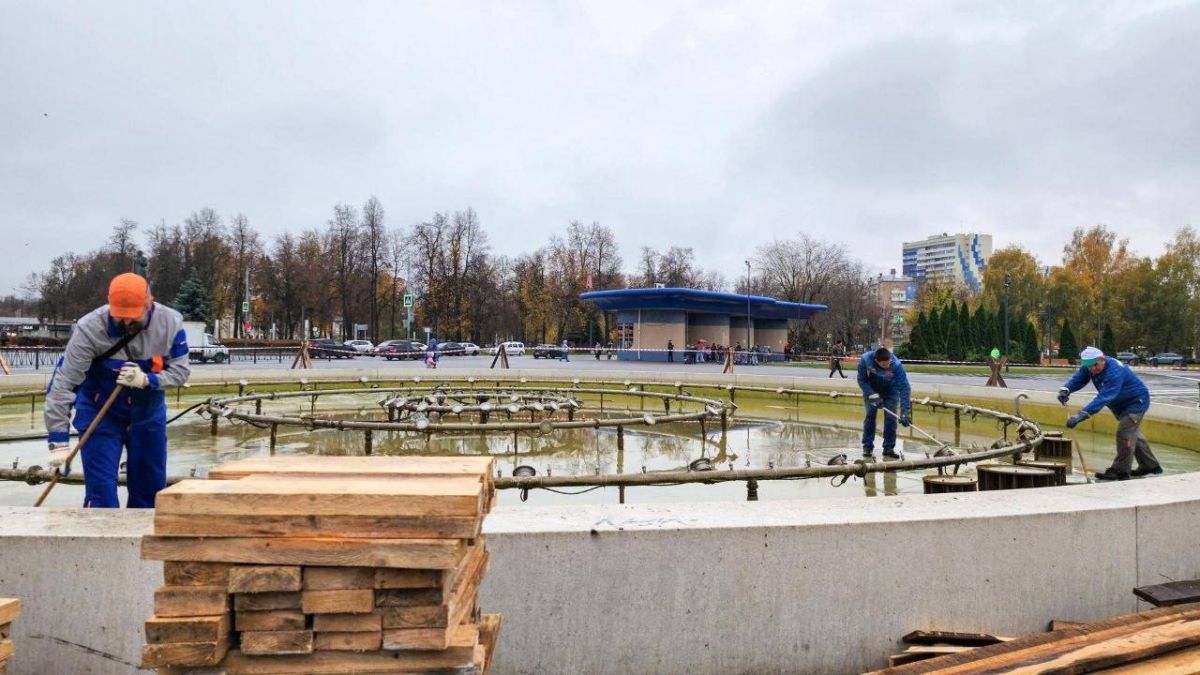 В округе завершают подготовку фонтанов к зиме В округе завершают подготовку фонтанов к зиме