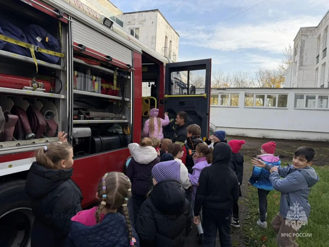 В поселке Дубовая Роща для школьников провели урок пожарной безопасности В поселке Дубовая Роща для школьников провели урок пожарной безопасности