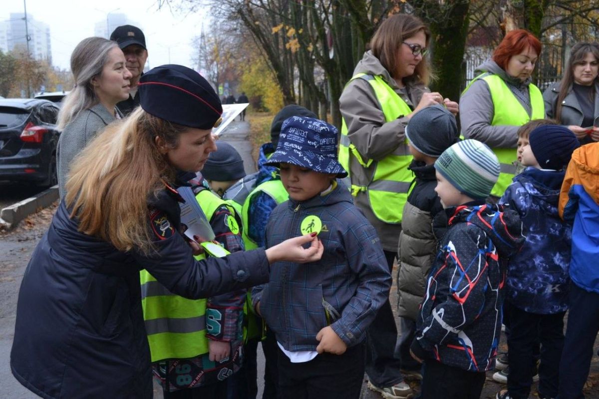 Госавтоинспекция Чеховского городского округа: родительский патруль напомнил о безопасности Госавтоинспекция Чеховского городского округа: родительский патруль напомнил о безопасности