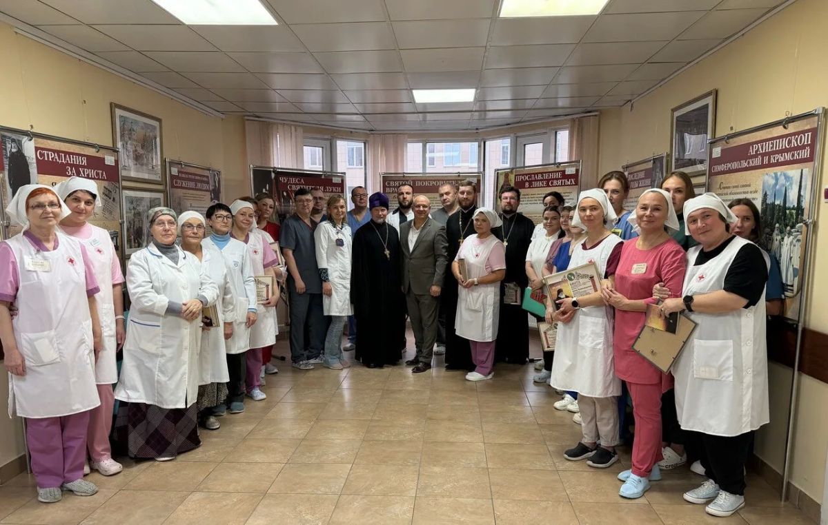Целитель душ и телес: в Долгопрудном открылась передвижная выставка в честь святителя Луки