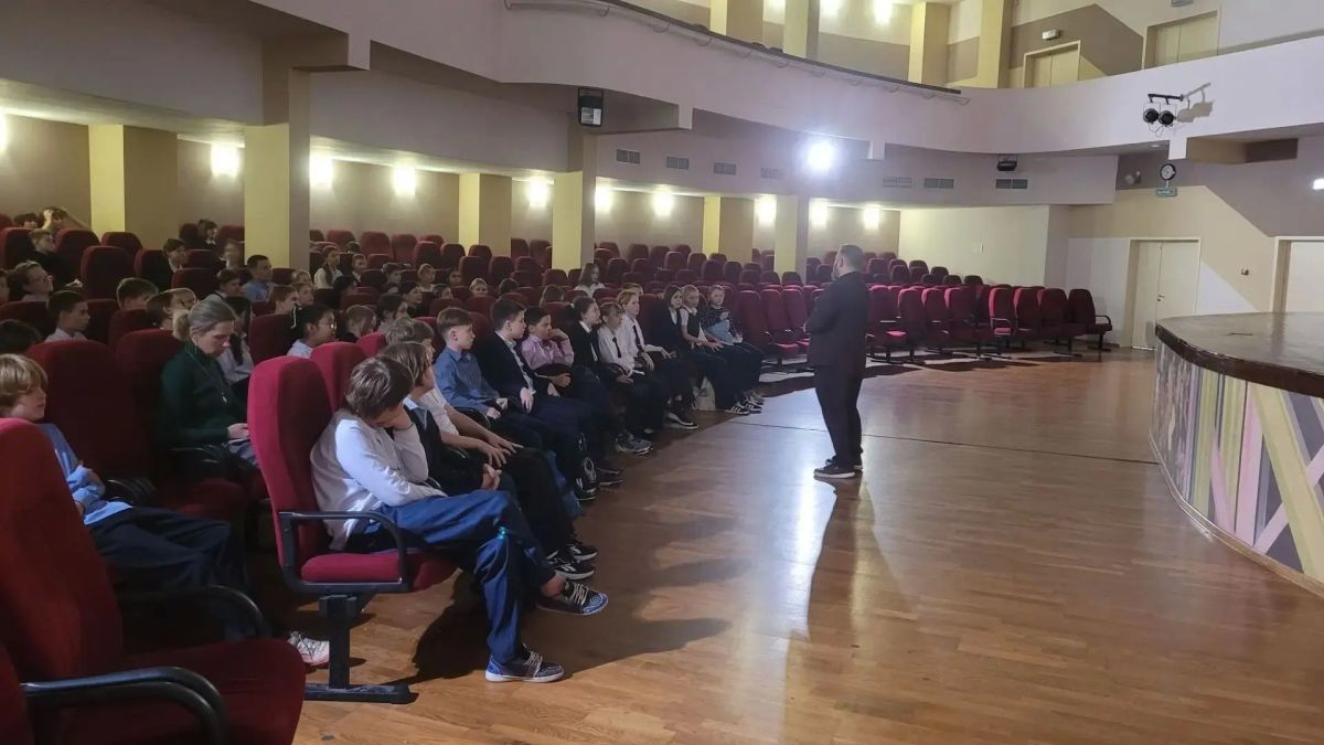 «Ошибка ценой в жизнь»: в Королёве школьникам рассказали, как вести себя на железной дороге «Ошибка ценой в жизнь»: в Королёве школьникам рассказали, как вести себя на железной дороге
