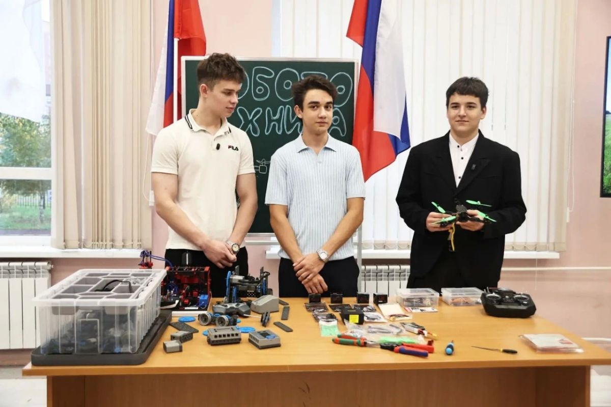 Юные инженеры из Раменской школы № 35 «Вектор успеха» создают собственный агродрон! Юные инженеры из Раменской школы № 35 «Вектор успеха» создают собственный агродрон!