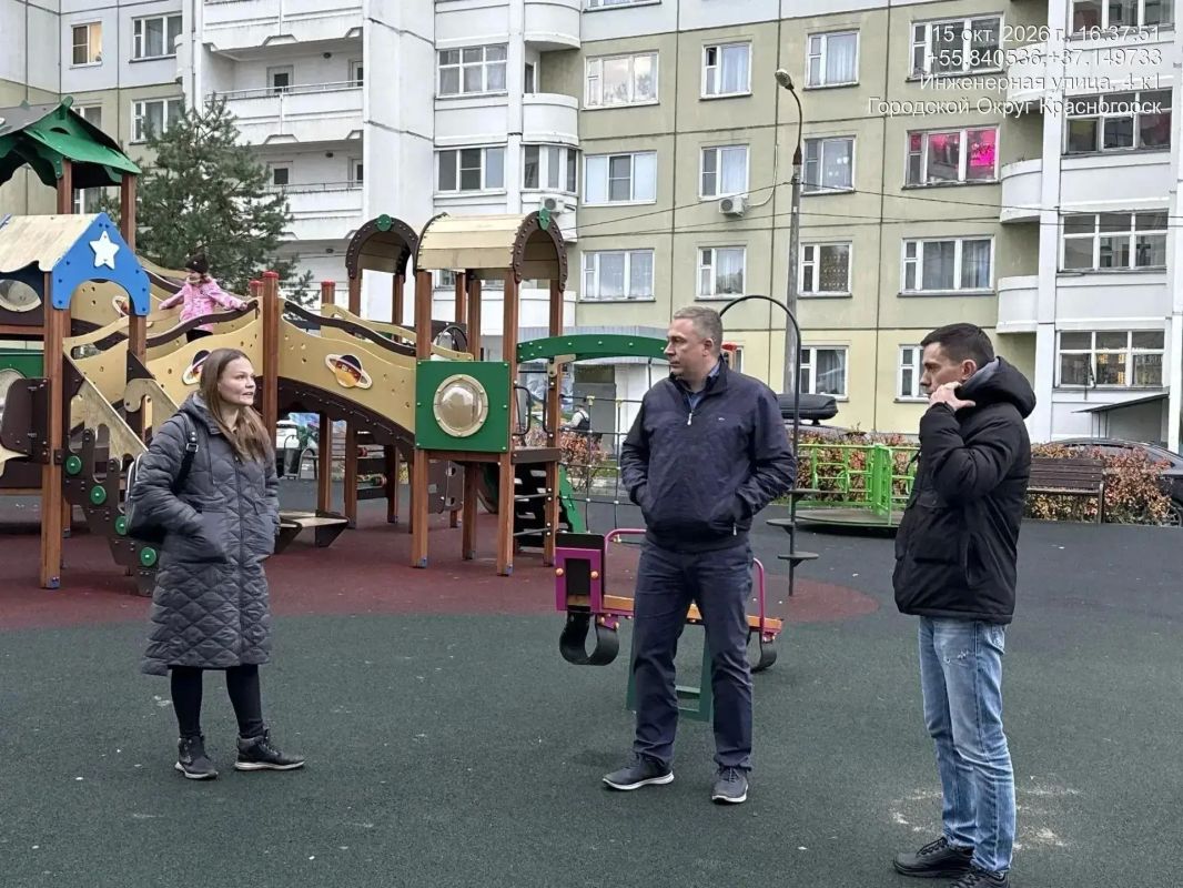 На связи с жителями. . Ход работ по благоустройству сквера на улице Школьной и развитие доступной среды обсудил с жителями поселка Нахабино заместитель главы городского округа Красногорск Дмитрий Зверев На связи с жителями. . Ход работ по благоустройству сквера на улице Школьной и развитие доступной среды обсудил с жителями поселка Нахабино заместитель главы городского округа Красногорск Дмитрий Зверев