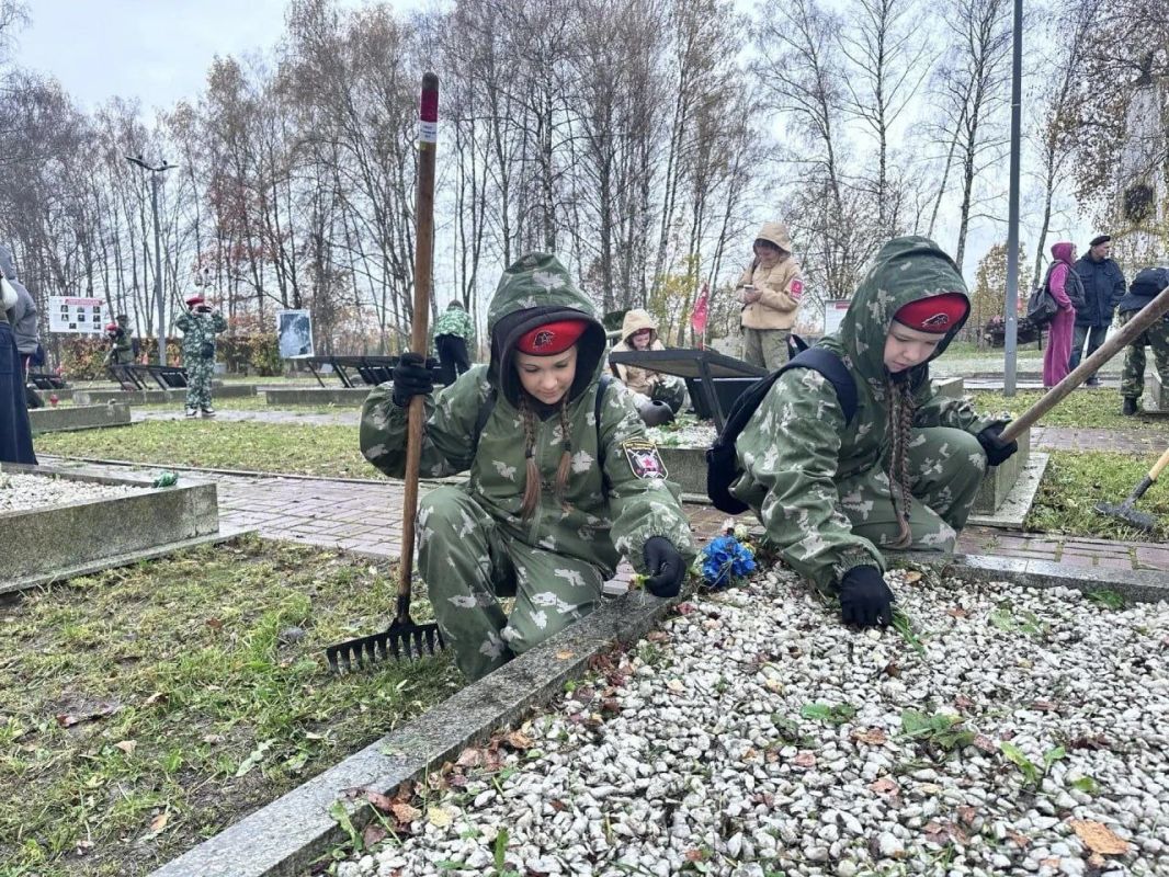Подольские юнармейцы привели в порядок мемориал на высоте «Длинная» перед закрытием поискового сезона Подольские юнармейцы привели в порядок мемориал на высоте «Длинная» перед закрытием поискового сезона