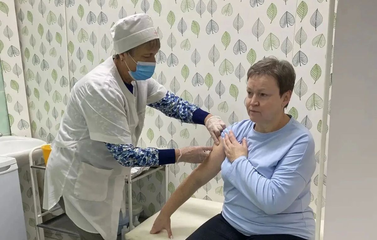 Будьте здоровы: в Долгопрудном продолжается вакцинация от гриппа
