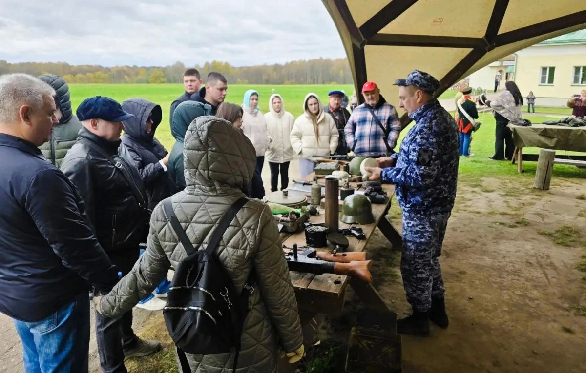 Росгвардеец организовал выставку на военно-патриотическом мероприятии в Подмосковье Росгвардеец организовал выставку на военно-патриотическом мероприятии в Подмосковье