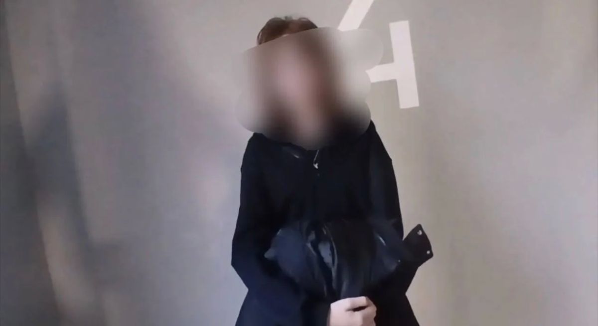 Екатерина Мизулина: Подписчики присылают видео из подмосковного Пушкино: там девушка-подросток избила сверстницу (как пишут, якобы за неправдивые слова) и заставила записывать видео с извинениями Екатерина Мизулина: Подписчики присылают видео из подмосковного Пушкино: там девушка-подросток избила сверстницу (как пишут, якобы за неправдивые слова) и заставила записывать видео с извинениями