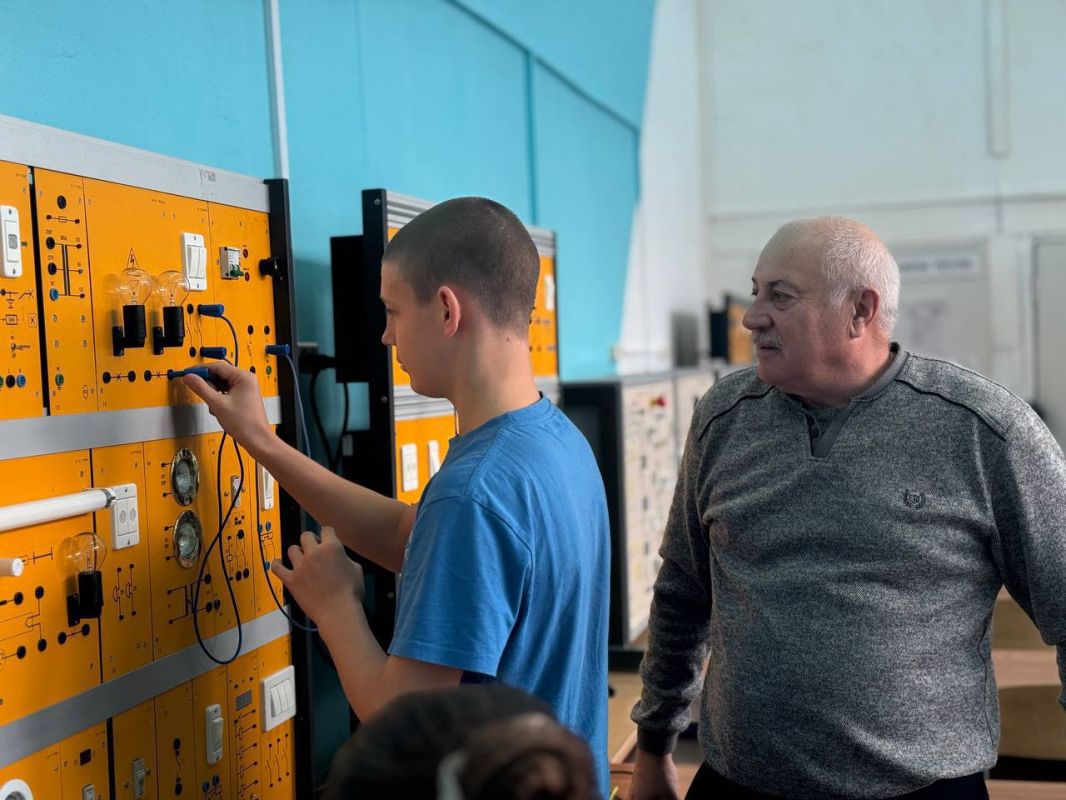 Более 300 школьников и родителей посетили Единый день открытых дверей в колледже «Московия» Более 300 школьников и родителей посетили Единый день открытых дверей в колледже «Московия»