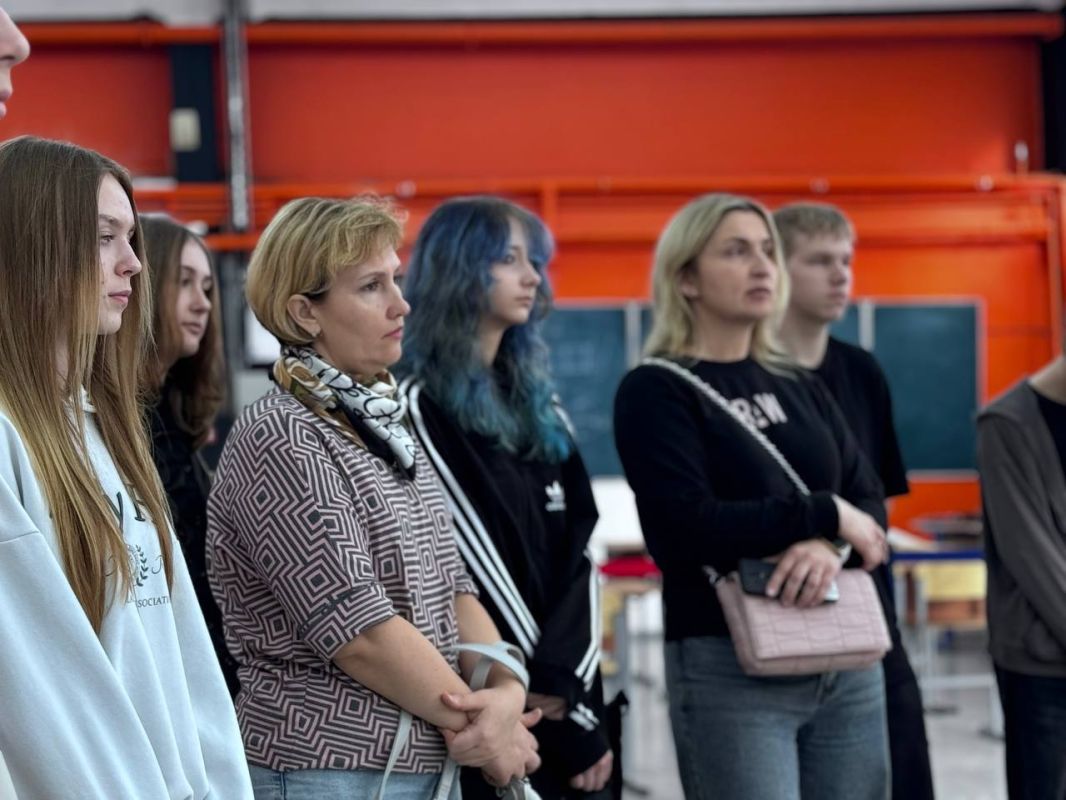 Более 300 школьников и родителей посетили Единый день открытых дверей в колледже «Московия» Более 300 школьников и родителей посетили Единый день открытых дверей в колледже «Московия»