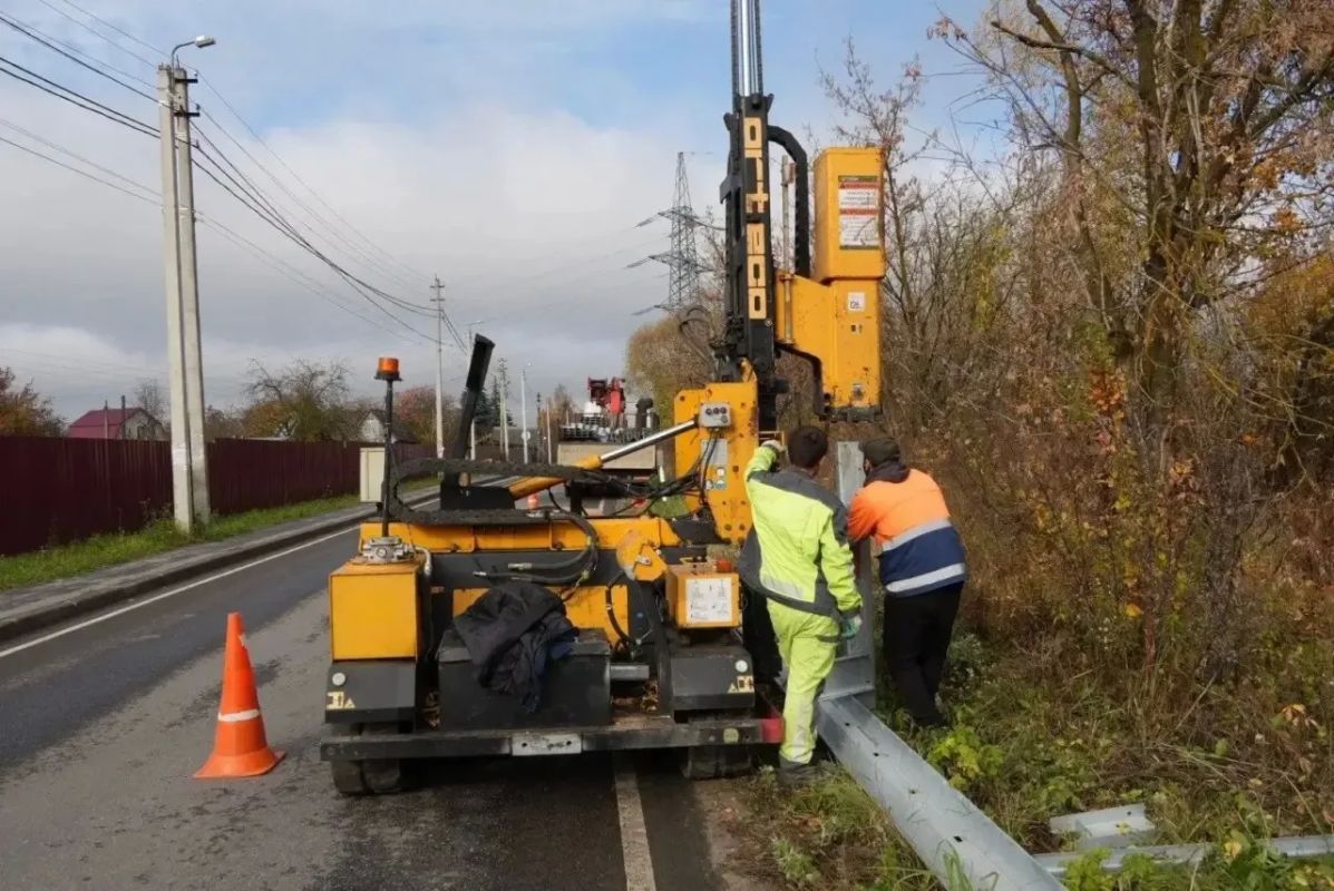 В Городском округе Серпухов стартовали работы по установке барьерного ограждения на трёх участках