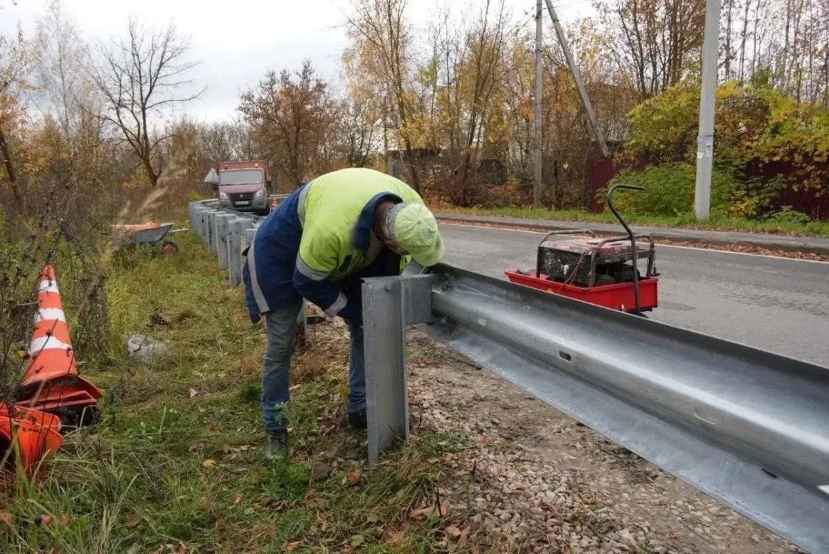 В Городском округе Серпухов стартовали работы по установке барьерного ограждения на трёх участках В Городском округе Серпухов стартовали работы по установке барьерного ограждения на трёх участках