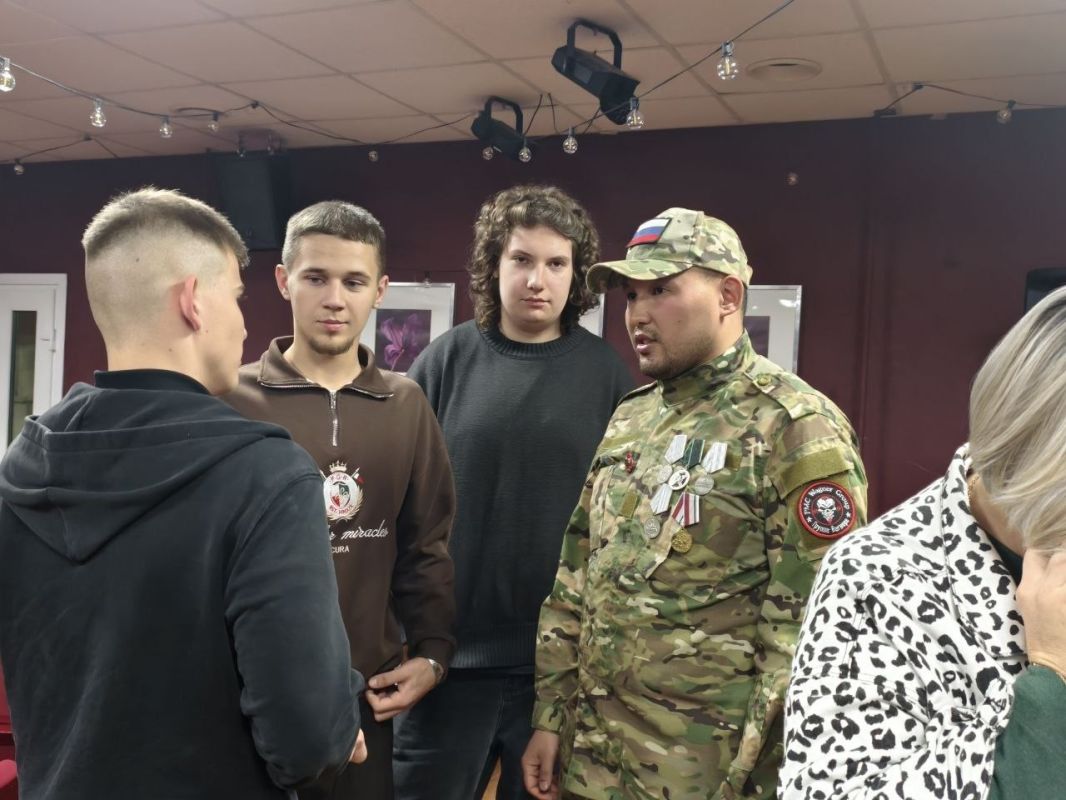 В «Территории будущего» прошла встреча с представителями Волонтерской роты «Боевого братства» В «Территории будущего» прошла встреча с представителями Волонтерской роты «Боевого братства»