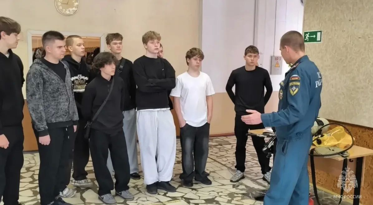 От знакомства - к профессии: шатурские спасатели рассказали школьникам о важном От знакомства - к профессии: шатурские спасатели рассказали школьникам о важном
