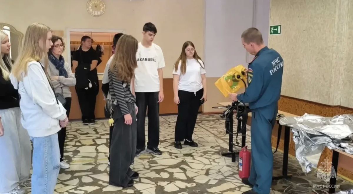 От знакомства - к профессии: шатурские спасатели рассказали школьникам о важном От знакомства - к профессии: шатурские спасатели рассказали школьникам о важном