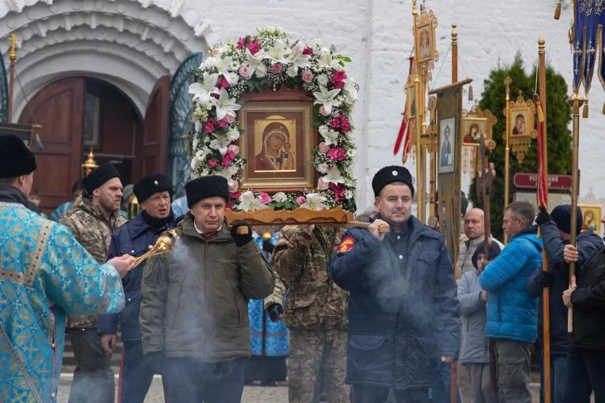Общегородской крестный ход в честь празднования Казанской иконы Божией Матери, приуроченный ко Дню народного единства, по традиции пройдет в Коломне 4 ноября Общегородской крестный ход в честь празднования Казанской иконы Божией Матери, приуроченный ко Дню народного единства, по традиции пройдет в Коломне 4 ноября
