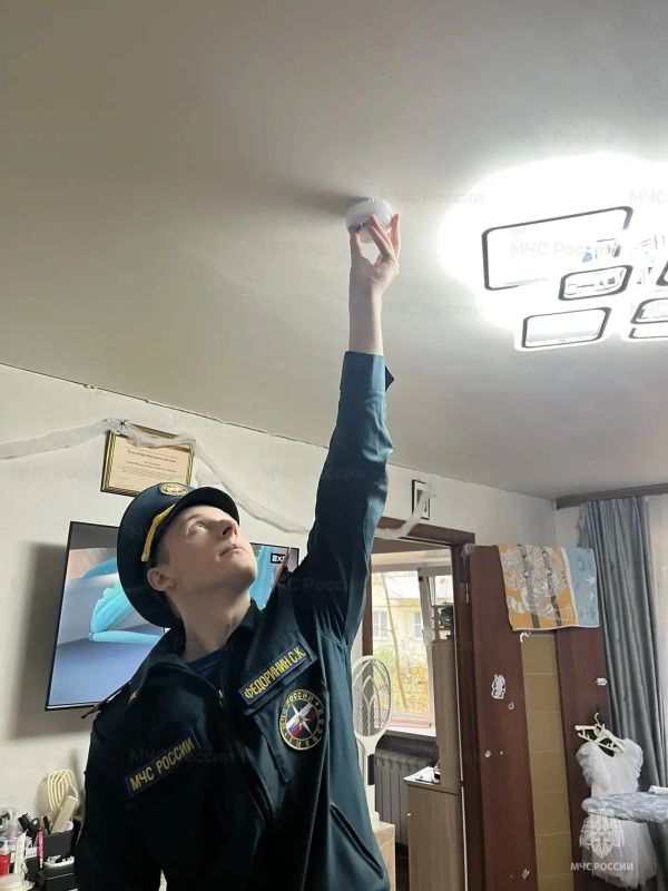 В Рузском округе многодетным семьям бесплатно устанавливают пожарные извещатели В Рузском округе многодетным семьям бесплатно устанавливают пожарные извещатели