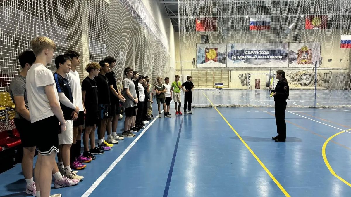 Автоинспекторы проводят занятия в спортивных секциях Автоинспекторы проводят занятия в спортивных секциях