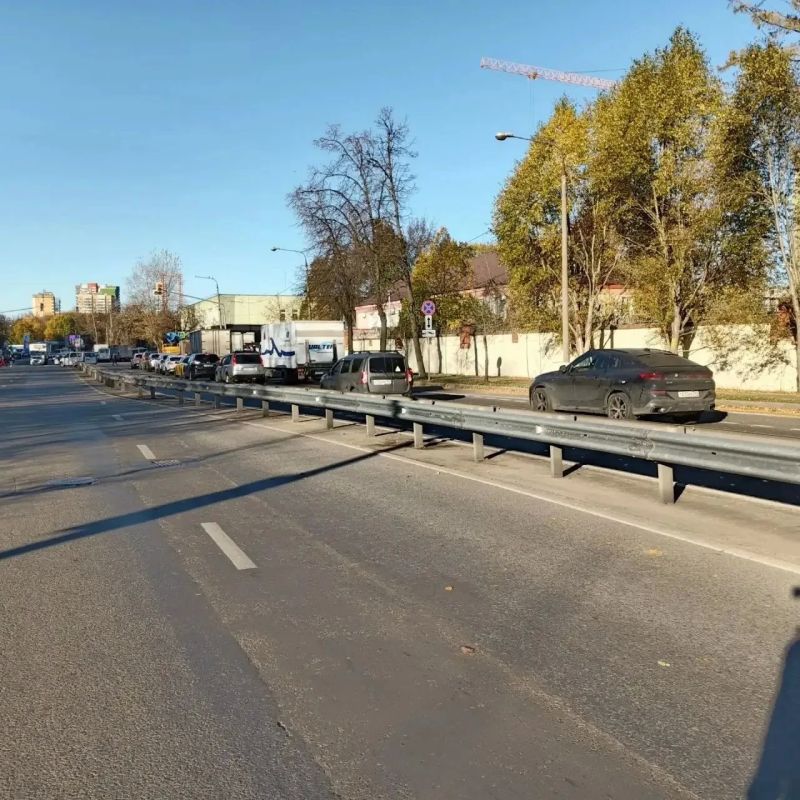 На улице Калининградской навели порядок у дорожных ограждений На улице Калининградской навели порядок у дорожных ограждений