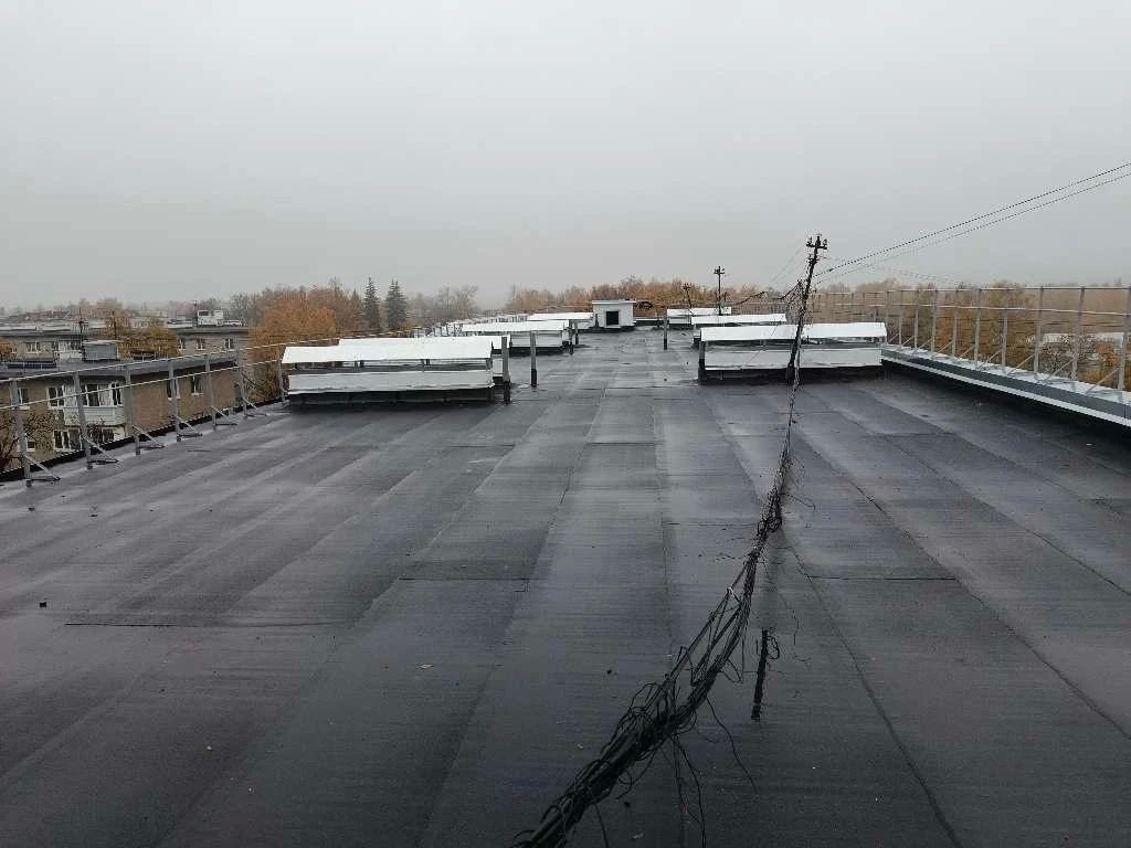 В многоквартирном доме по адресу: г. Старая Купавна, ул. Шевченко, д. 2, завершены работы по капитальному ремонту плоской крыши и замене плит покрытия
