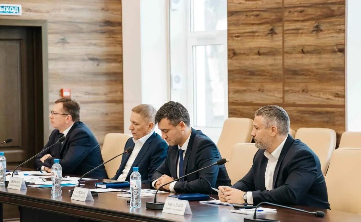 Максим Красноцветов: Сегодня под председательством министра энергетики Подмосковья Сергея Воропанова состоялось совещание с представителями ООО «Газпром теплоэнерго МО» Максим Красноцветов: Сегодня под председательством министра энергетики Подмосковья Сергея Воропанова состоялось совещание с представителями ООО «Газпром теплоэнерго МО»