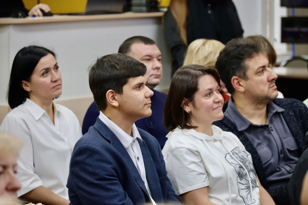 Иногда особенно важно ненадолго отвлечься от хозяйственных вопросов и просто пообщаться с молодыми жителями нашего округа Иногда особенно важно ненадолго отвлечься от хозяйственных вопросов и просто пообщаться с молодыми жителями нашего округа