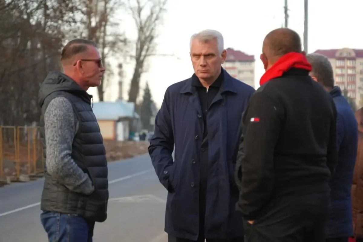 Хочу отдельно рассказать о ситуации на улице Михеенко в Хотьково, где в этом году в рамках государственной программы модернизации теплоснабжения обновили важный участок теплотрассы — проложили более 1,4 км новых труб Хочу отдельно рассказать о ситуации на улице Михеенко в Хотьково, где в этом году в рамках государственной программы модернизации теплоснабжения обновили важный участок теплотрассы — проложили более 1,4 км новых труб