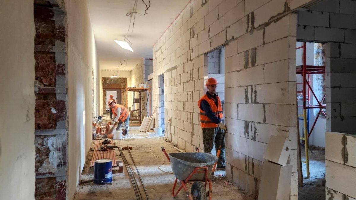 В правом крыле хирургического корпуса Подольской больницы сделали новую кровлю В правом крыле хирургического корпуса Подольской больницы сделали новую кровлю