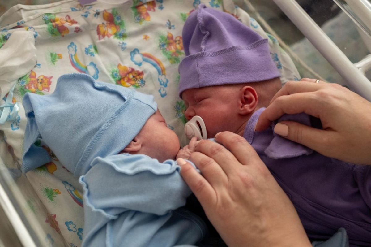 С начала года в Подмосковье родились 2 тройни и 481 двойня