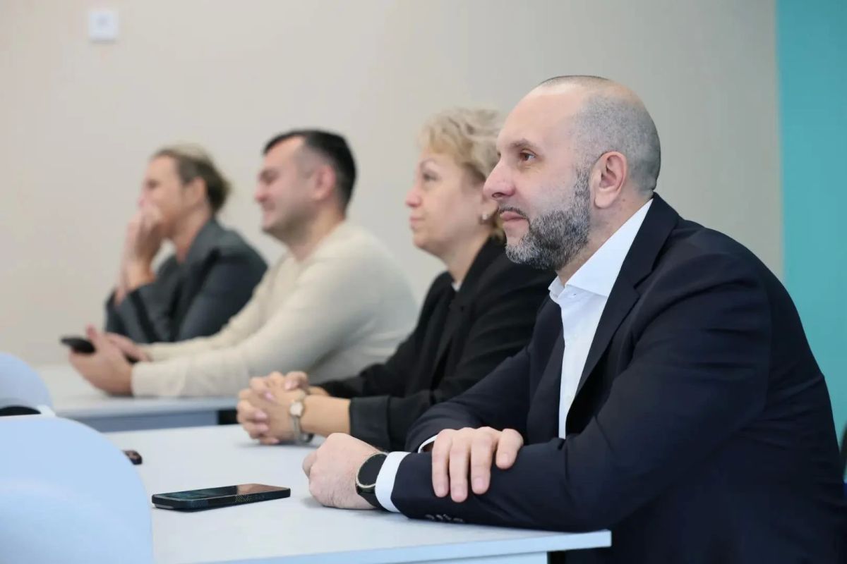 В Дрезненской школе для учеников 4Д класса прошел «Киберурок» – новый образовательный проект, который реализуется по поручению Президента России В Дрезненской школе для учеников 4Д класса прошел «Киберурок» – новый образовательный проект, который реализуется по поручению Президента России