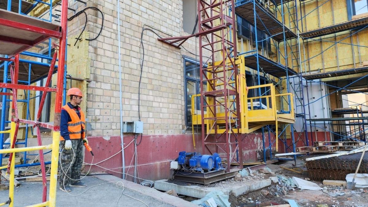 В правом крыле хирургического корпуса Подольской больницы сделали новую кровлю В правом крыле хирургического корпуса Подольской больницы сделали новую кровлю