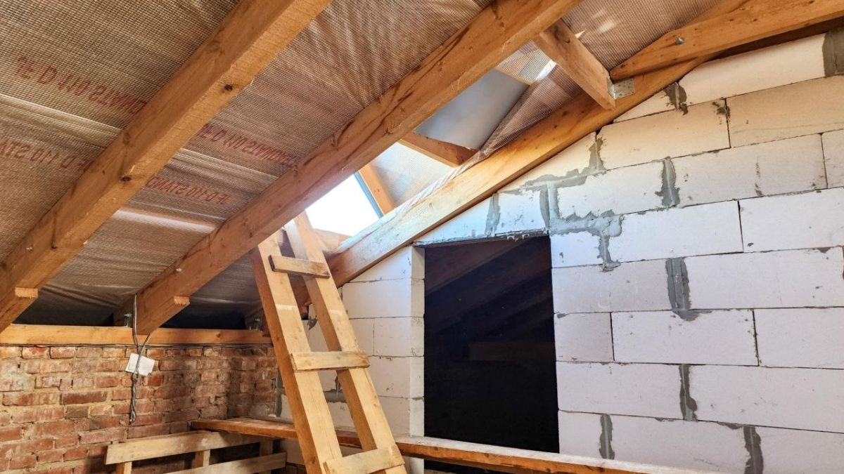 В правом крыле хирургического корпуса Подольской больницы сделали новую кровлю