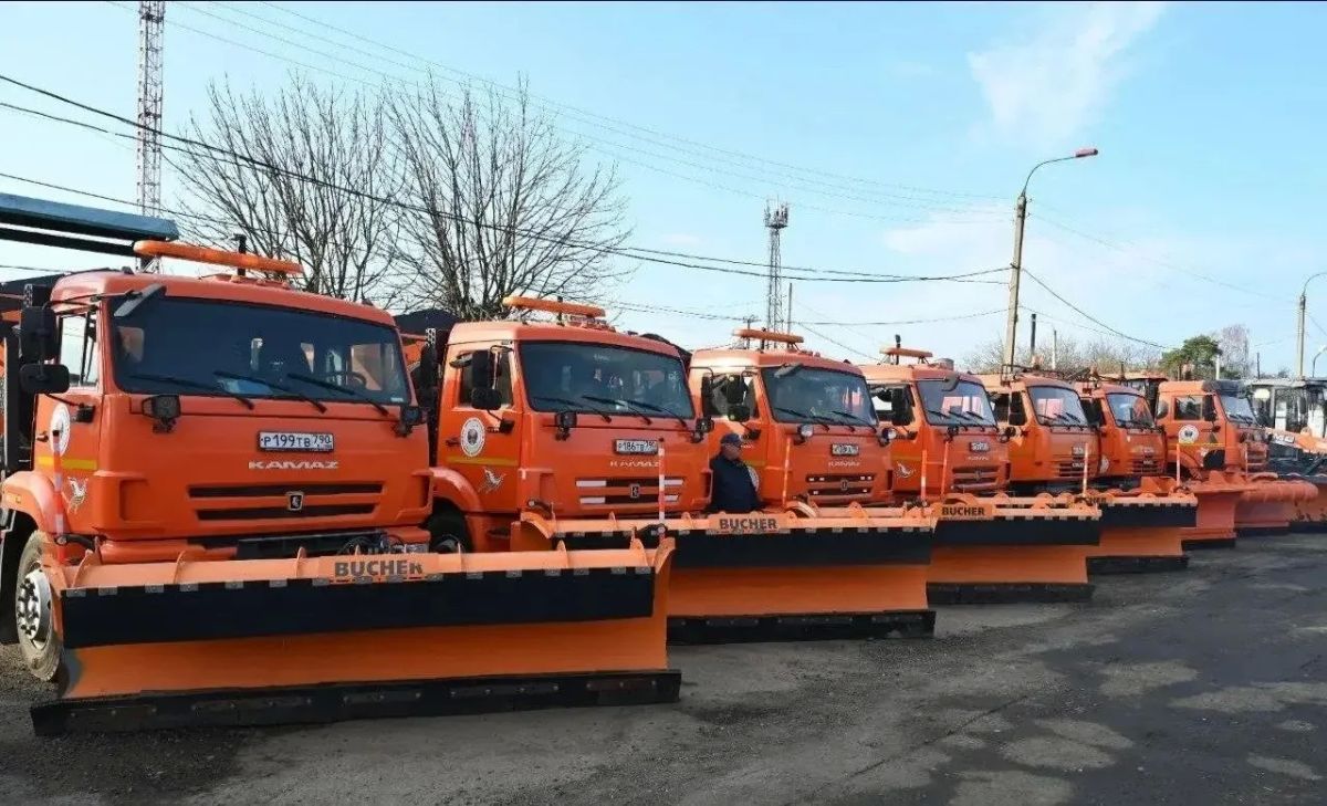 Глава городского округа Серпухов Алексей Шимко проверил готовность парка спецтехники Комбината благоустройства к осенне-зимнему периоду Глава городского округа Серпухов Алексей Шимко проверил готовность парка спецтехники Комбината благоустройства к осенне-зимнему периоду