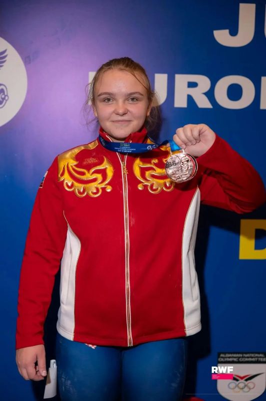 Воспитанница спортивной школы олимпийского резерва Богородского округа Софья Врагова стала бронзовым призёром первенства Европы по тяжёлой атлетике среди юниоров и юниорок Воспитанница спортивной школы олимпийского резерва Богородского округа Софья Врагова стала бронзовым призёром первенства Европы по тяжёлой атлетике среди юниоров и юниорок