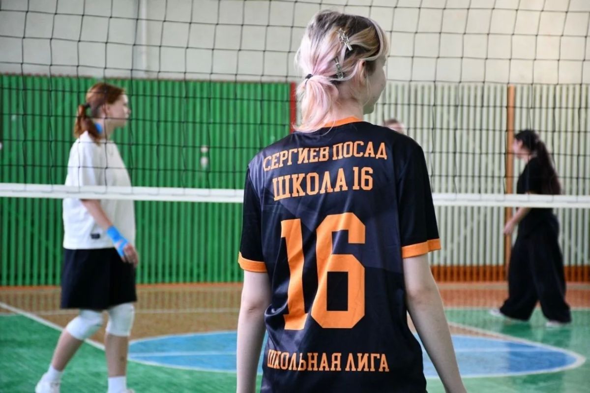 Соревнования среди девушек прошли в рамках проекта «Школьная лига Подмосковья» и собрали команды школ номер 6, 15, 19 и 16, которым предстояло побороться за выход в плей-офф Соревнования среди девушек прошли в рамках проекта «Школьная лига Подмосковья» и собрали команды школ номер 6, 15, 19 и 16, которым предстояло побороться за выход в плей-офф