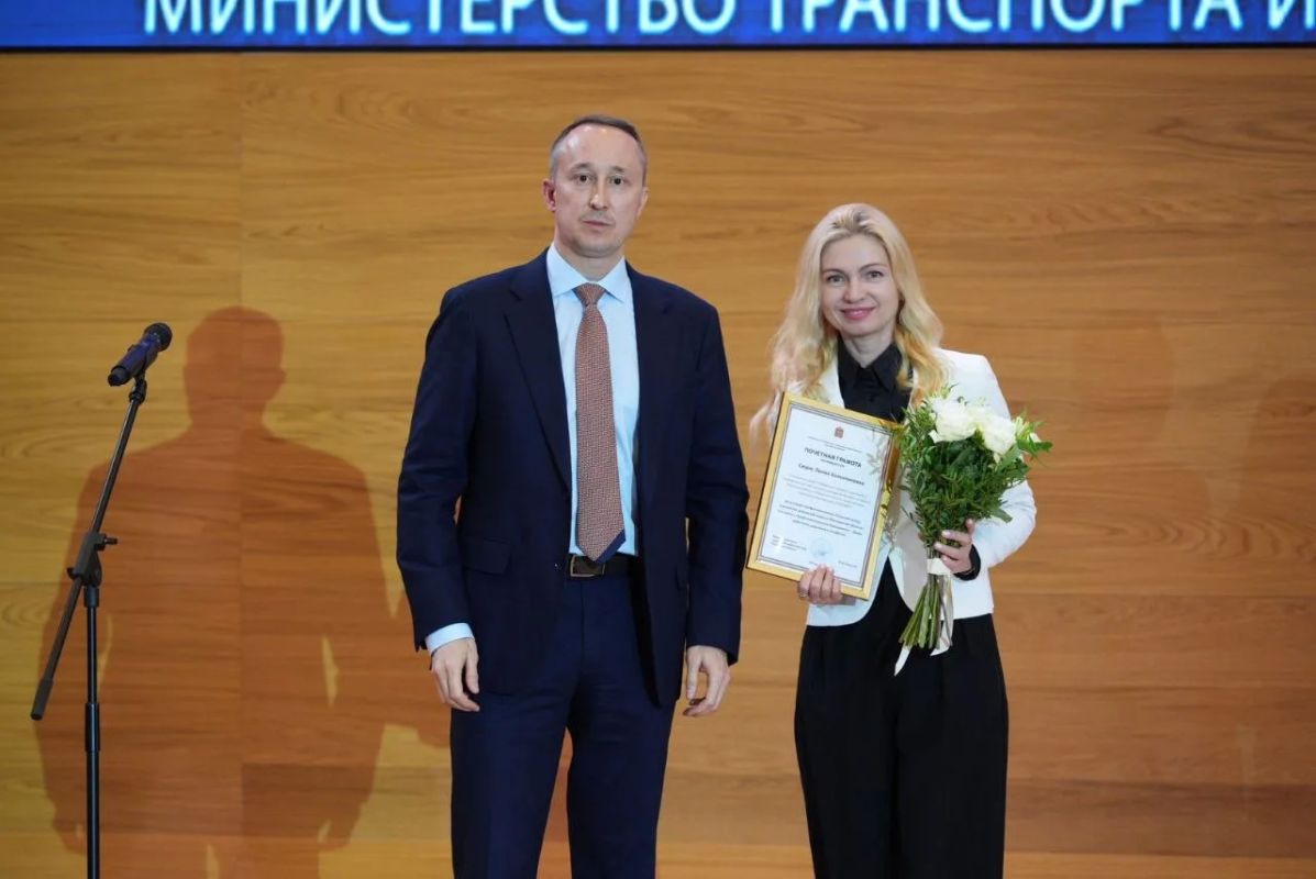 В честь Дня работников дорожного хозяйства и Дня работника автомобильного и городского пассажирского транспорта в Правительстве Подмосковья 43 сотрудникам дорожно-транспортной отрасли вручили областные и ведомственные награды В честь Дня работников дорожного хозяйства и Дня работника автомобильного и городского пассажирского транспорта в Правительстве Подмосковья 43 сотрудникам дорожно-транспортной отрасли вручили областные и ведомственные награды