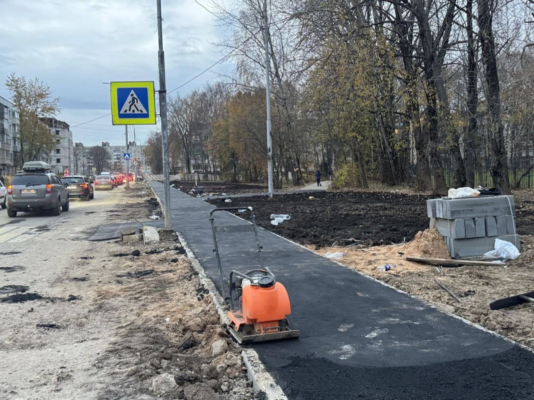 В Сергиевом Посаде на улице Дружбы завершили асфальтирование тротуара, который находится рядом с двумя городскими школами В Сергиевом Посаде на улице Дружбы завершили асфальтирование тротуара, который находится рядом с двумя городскими школами