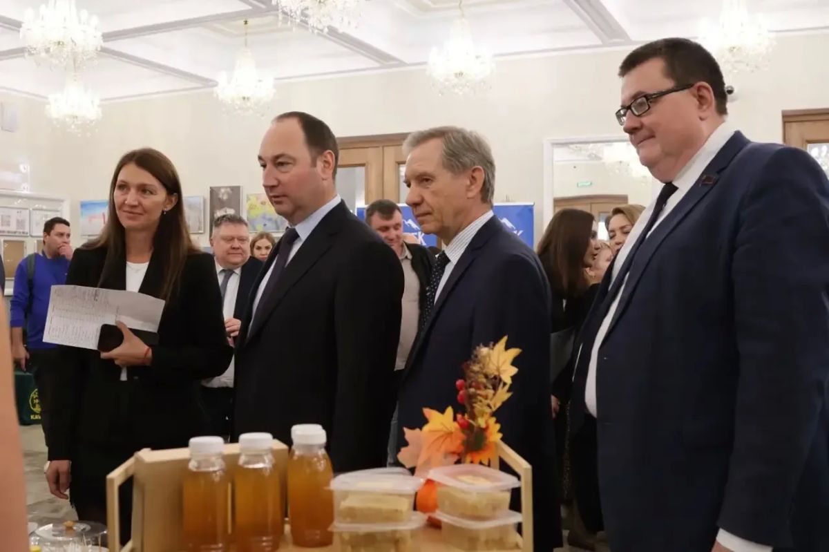 Сергей Мужальских: Вместе с депутатом Московской областной Думы Андреем Голубевым и председателем Совета депутатов Александром Сухачёвым посетили выставку предприятий агропромышленного комплекса, приуроченную ко Дню...