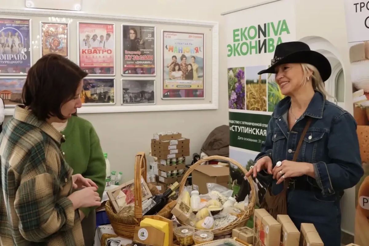 Сергей Мужальских: Вместе с депутатом Московской областной Думы Андреем Голубевым и председателем Совета депутатов Александром Сухачёвым посетили выставку предприятий агропромышленного комплекса, приуроченную ко Дню... Сергей Мужальских: Вместе с депутатом Московской областной Думы Андреем Голубевым и председателем Совета депутатов Александром Сухачёвым посетили выставку предприятий агропромышленного комплекса, приуроченную ко Дню...