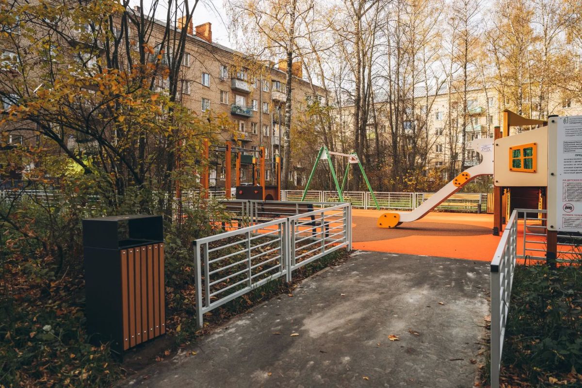 На Институтской и Ленина обновили дворы у пяти домов На Институтской и Ленина обновили дворы у пяти домов